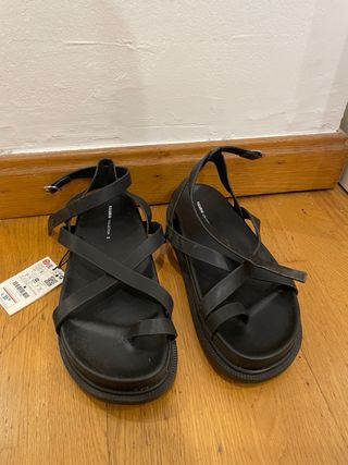 Sandalias Pull&Bear Plataforma Negras. Talla 38