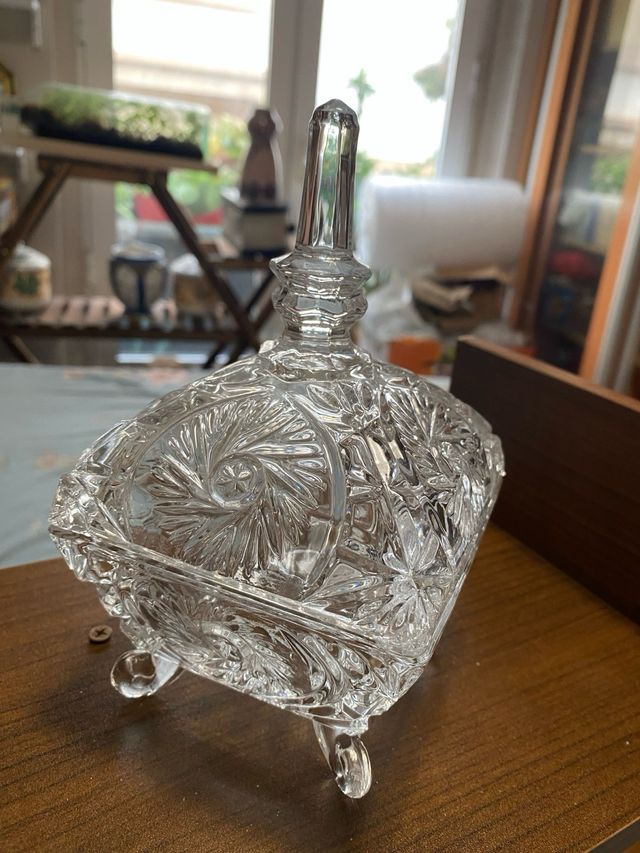 Bombonera de cristal tallado
