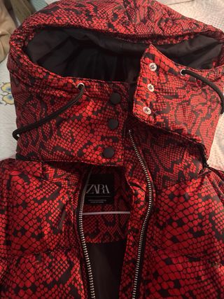 Chaqueta Zara Estampado Serpiente Roja