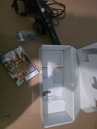 Xbox 360 Kinect Sensor + Juego