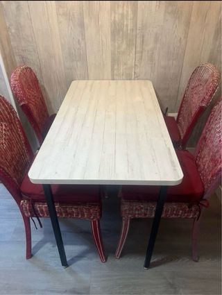 Tavolo da pranzo con 4 sedie