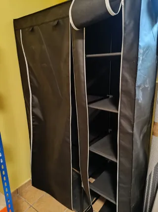 Guardaroba in tessuto e metallo nero/grigio