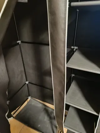 Guardaroba in tessuto e metallo nero/grigio