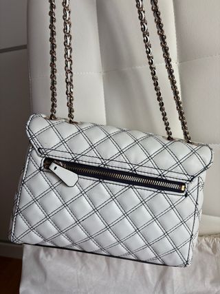 Bolso Guess Blanco Acolchado Cadena
