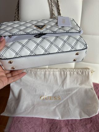 Bolso Guess Blanco Acolchado Cadena
