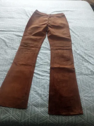 Pantalón de ante naranja. Talla36/38