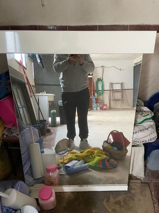 Specchio da bagno in argento e bianco