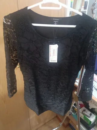 Camiseta AMISU encaje negro talla M