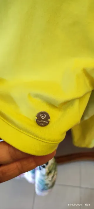 Completo vestito con giacca gialla