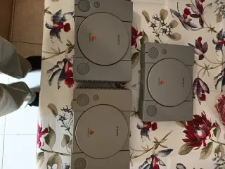 3 Console PS1 Sony (2 SCPH-1002, 1 SCPH-9001 USA)