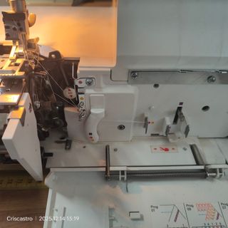 Máquina Coverlock Pfaff