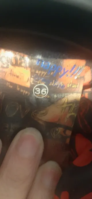 Abrigo desigual negro y rojo