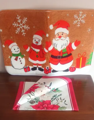 Tappetino da bagno/cucina e tovaglia natalizia.