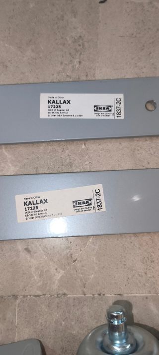 Ruote e supporti per scaffale Ikea Kallax