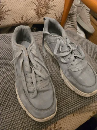 Zapatillas grises