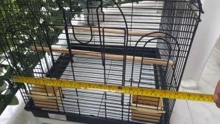 Gabbia per uccelli nera e beige