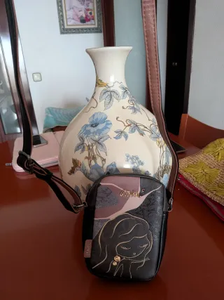 Bolso Bandolera Pequeña Anekke Negro y Rosa