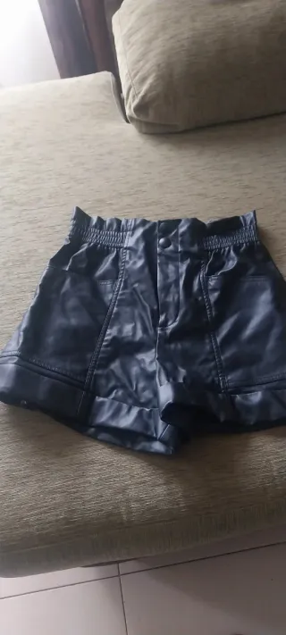 Shorts de cuero negro
