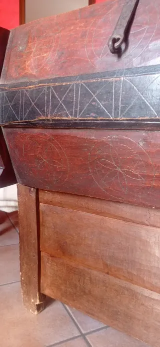 Baule in legno con intarsi