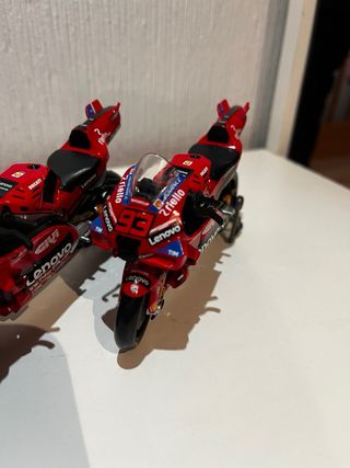 Moto scala 1:18 Marc Márquez 93 (2025)
