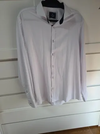 Camisa blanca hombre