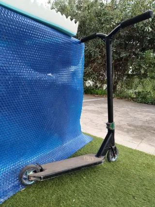 Patinete de trucos negro