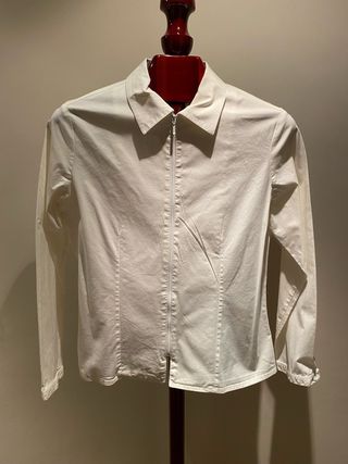 Camisa blanca con cremallera