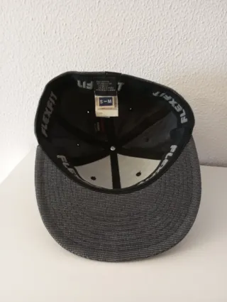 Gorra Vans Gris Oscuro Rayas Negras