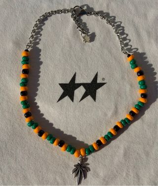 Collana stile TwoJeys con ciondolo foglia