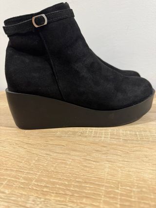 Botines negros de cuña