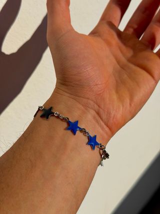 Bracciale stile TwoJeys con stelle colorate