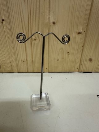 Lote J de 24 expositores de pendientes