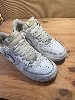 Nike Air Force 1 Blancas Suela Dorada