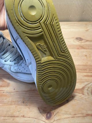 Nike Air Force 1 Blancas Suela Dorada