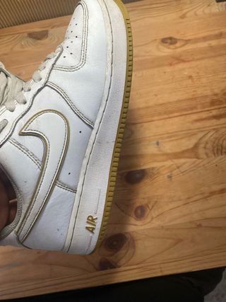 Nike Air Force 1 Blancas Suela Dorada