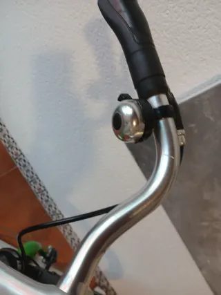 Bicicleta verde como nueva