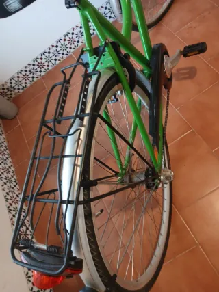 Bicicleta verde como nueva