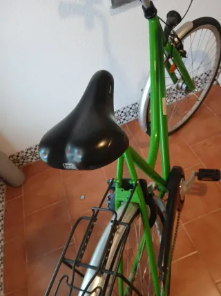 Bicicleta verde como nueva