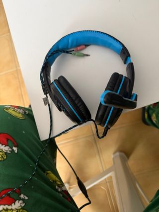 Cascos gaming negros y azules