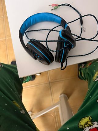 Cascos gaming negros y azules
