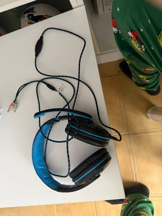Cascos gaming negros y azules