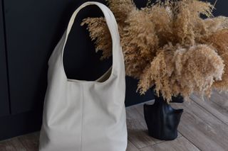 Bolso de cuero hecho a mano – NUEVO – color beige