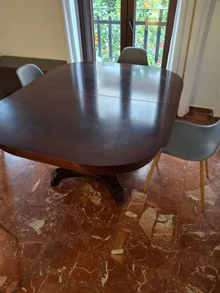 Mesa de comedor extensible de madera