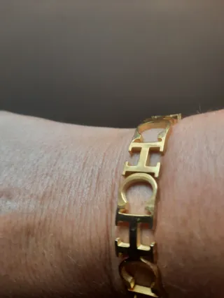 Pulsera dorada CH.