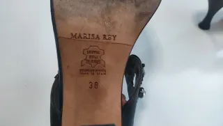 Zapatos de tacón negros con pedrería