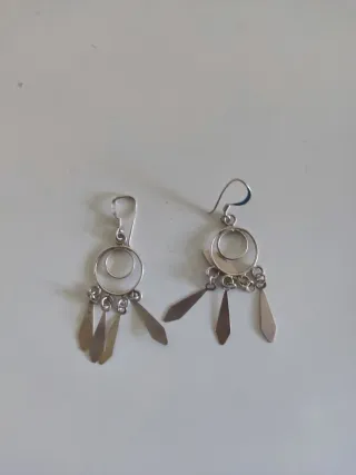 Pendientes con círculos y flecos