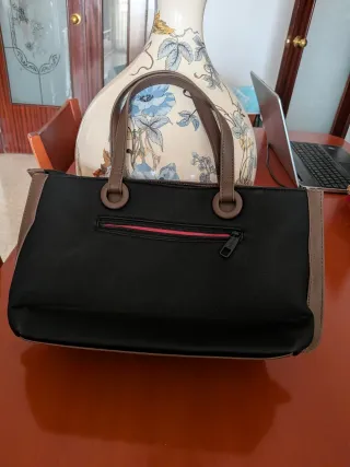 Bolso Amichi Negro y Marrón