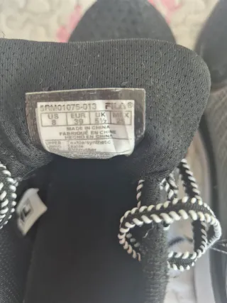 Zapatillas Fila Negras y Grises 39