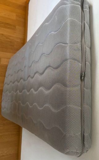 Colchón Cuna Gris Ondulado Marca la Cigüeña.