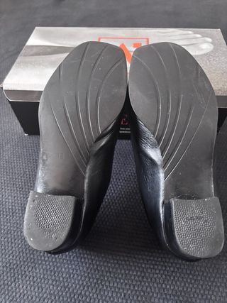 Zapatos de tacón mujer Arcopedico negros